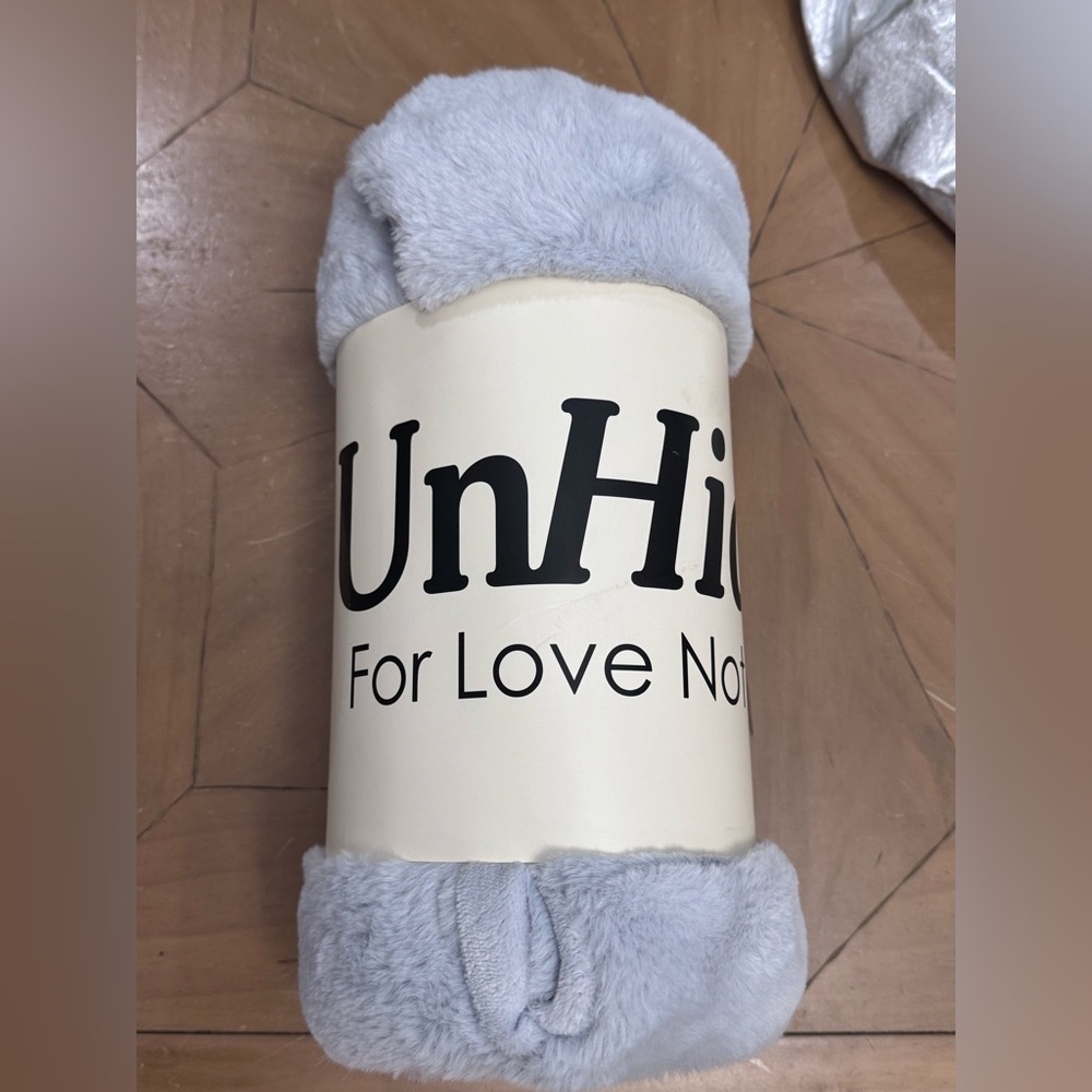 NWT UnHide Lil’ Marsh Faux Fur Blanket - Durable, Lightweight Small 50” x 60”